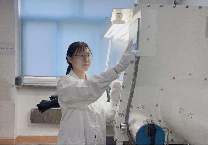 科研一线丨石爽爽：晶体生长虽慢，但每一步都通向光的未来